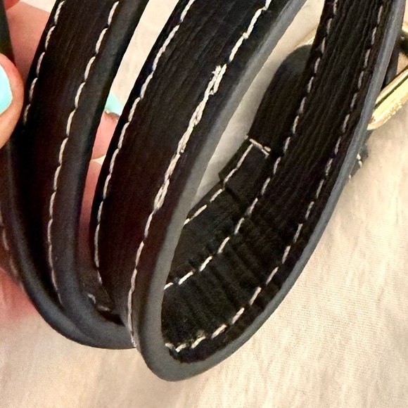 👑✅PRICE FIRM✅ Black faux leather crossbody strap gold hardware. Brand New! - Picture 10 of 17